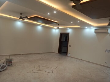 Room in 4 BHK Builder Floor at Unitech South City 1, South City 1 – for Rent