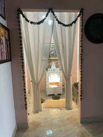 Building Lobby in 3 BHK Builder Floor at BPTP Parkland, Sector 75 – for Rent