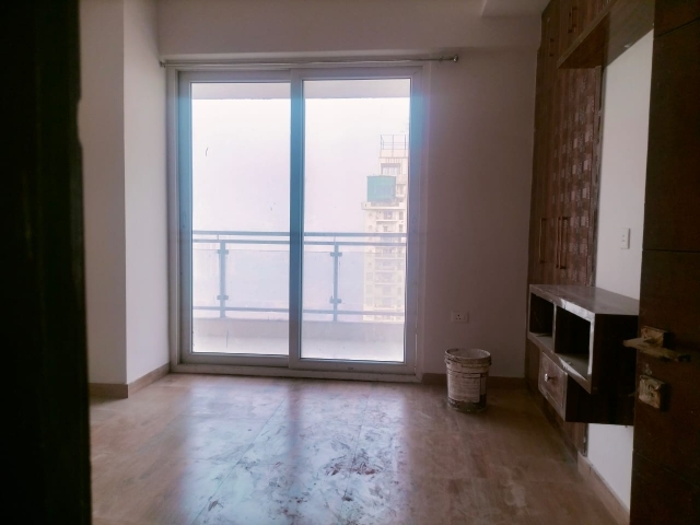 3.5 BHK + Servant Room 2500 Sq.Ft. Apartment in Mahagun Mezzaria