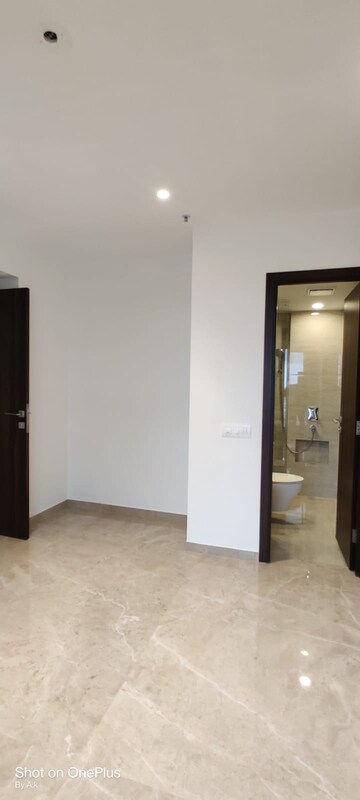 Room in 1 BHK Apartment at Hiranandani Regent Hill, Powai – for Rent