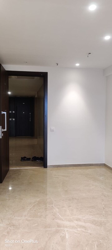 Room in 1 BHK Apartment at Hiranandani Regent Hill, Powai – for Rent