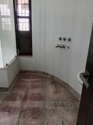 Room in 2 BHK Builder Floor at Sector 13 – for Rent