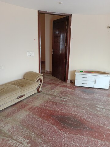 Room in 2 BHK Builder Floor at Sector 13 – for Rent