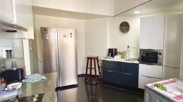 Furnished Amenities in 2.5 BHK Apartment at Hiranandani Meadows, Manpada – for Sale