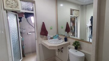Master Bedroom in 2.5 BHK Apartment at Hiranandani Meadows, Manpada – for Sale