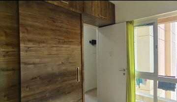 Building Lobby in 2.5 BHK Apartment at Hiranandani Meadows, Manpada – for Sale