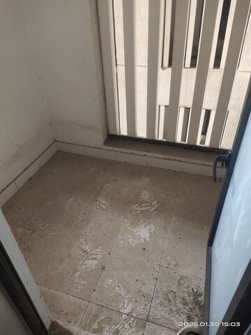 Room in 2 BHK Apartment at Piramal Vaikunth, Balkum Pada – for Rent