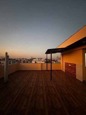 Room in 1 RK Apartment at Sector 52 – for Rent