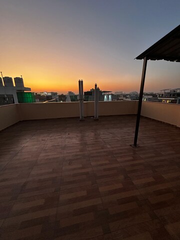 Parking in 1 RK Apartment at Sector 52 – for Rent