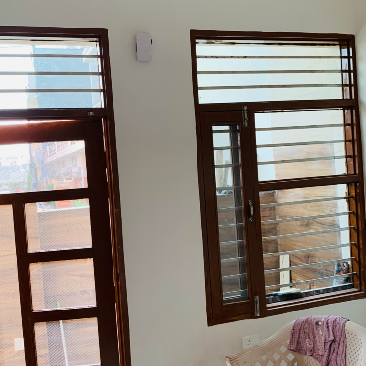 Room, parbhat road 2 Bedroom 100 Sq.Yd. Independent House In Parbhat Road Zirakpur 8140350