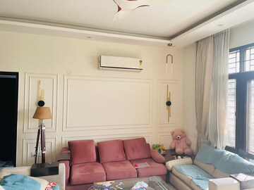 Bedroom in 3 BHK Builder Floor at Auram Floor, South City 2 – for Rent