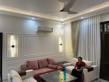 Living Room in 3 BHK Builder Floor at Auram Floor, South City 2 – for Rent