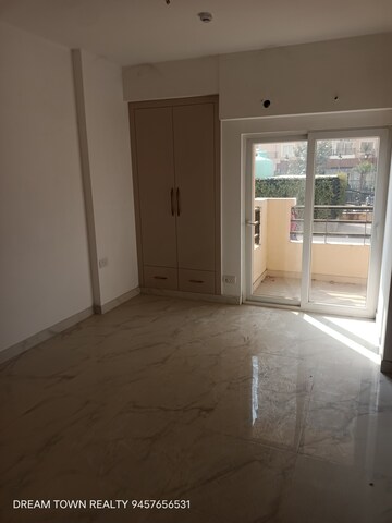 Room in 3 BHK Apartment at Purvanchal Royal City II, Chi V Greater Noida – for Sale