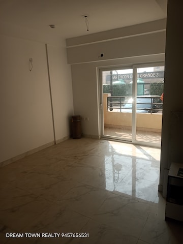 Room in 3 BHK Apartment at Purvanchal Royal City II, Chi V Greater Noida – for Sale