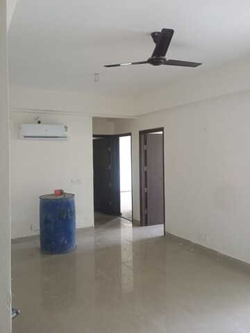 Room in 4 BHK Apartment at Tata Primanti-Executive Apartments, Sector 72 – for Rent