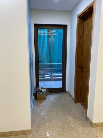 Room in 3 BHK Builder Floor at Ansal Sushant Lok I, Sector 43 – for Rent