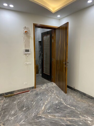 Room in 3 BHK Builder Floor at Ansal Sushant Lok I, Sector 43 – for Rent