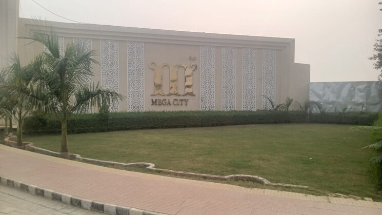 Garden, jms-mega-city  133 Sq.Yd. Plot In Sohna Sector 5 Gurgaon 8140473