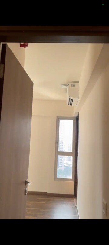 Room in 2 BHK Apartment at Piramal Vaikunth, Balkum Pada – for Rent