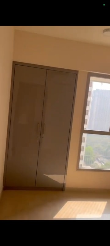 Room in 2 BHK Apartment at Piramal Vaikunth, Balkum Pada – for Rent