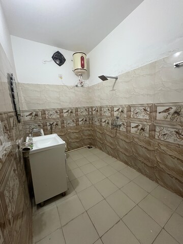 Bathroom in 5 BHK Independent House at Kidduwala – for Rent