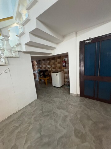 Room in 5 BHK Independent House at Kidduwala – for Rent