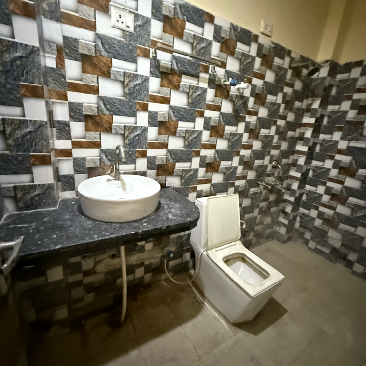 Team Area, sector 63a 1.5 Bedroom 600 Sq.Ft. Builder Floor In Sector 63a Noida 8140627