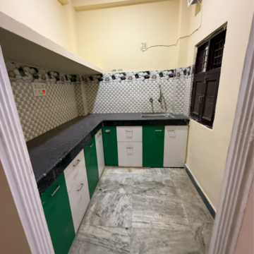 Kitchen in 1.5 BHK Builder Floor at Sector 63a – for Rent