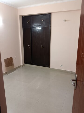 Room in 2 BHK Apartment at Supertech Ecociti, Sector 137 – for Rent