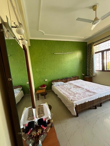 Furnished Amenities in 3 BHK Independent House at Turner Road – for Rent