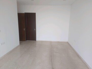Room in 3 BHK Apartment at Lokhandwala Minerva Mahalaxmi, Mahalaxmi – for Rent
