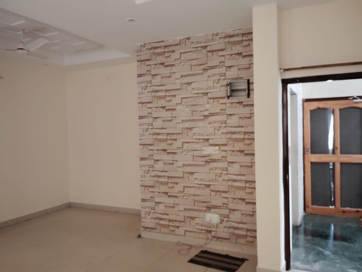 Room, sahastradhara road 3 Bedroom 1450 Sq.Ft. Builder Floor In Sahastradhara Road Dehradun 8140771