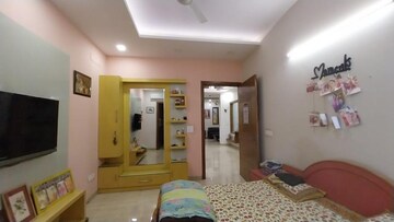 Bedroom in 3 BHK Builder Floor at Sector 31 – for Rent