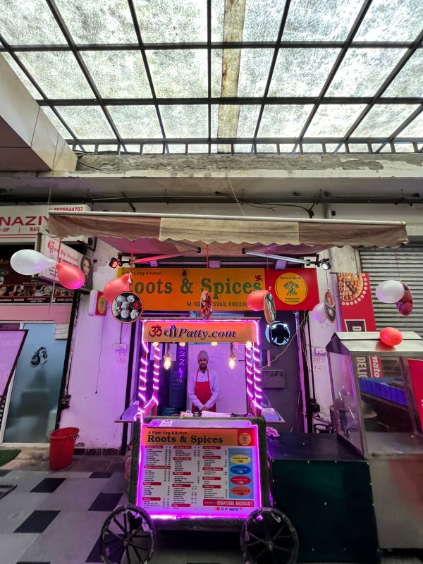 Retail Shop For Sale in Kingswood Court