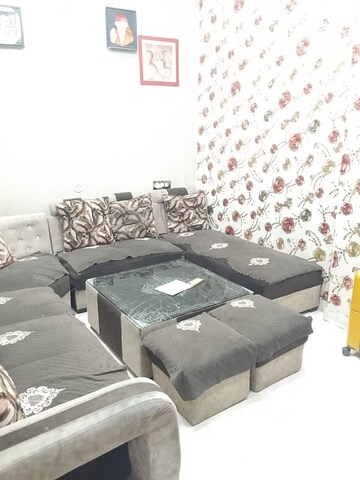 Master Bedroom in 3 BHK Apartment at Gomti Nagar – for Rent