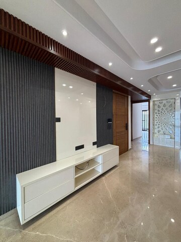 Building Lobby in 4 BHK Builder Floor at Kohli One Malibu Town, Sector 47 – for Sale
