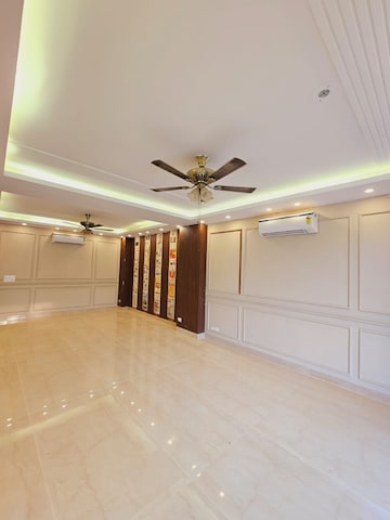 Room in 4 BHK Builder Floor at SS Mayfield Gardens, Sector 51 – for Sale