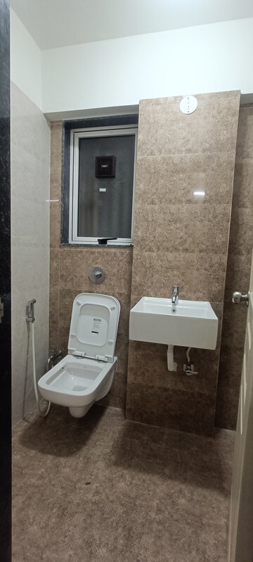 Bathroom in 1 BHK Apartment at Gold Silver Crest, Santacruz East – for Rent