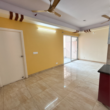 Room in 3 BHK Apartment at SKA Greenarch, Panchsheel Green – for Rent