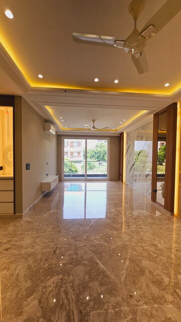 Kitchen in 3 BHK Builder Floor at CS Roseate 63, Sector 63a – for Sale