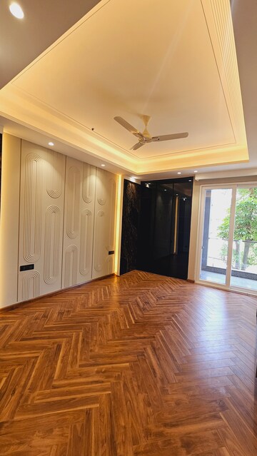 Staircase in 3 BHK Builder Floor at CS Roseate 63, Sector 63a – for Sale