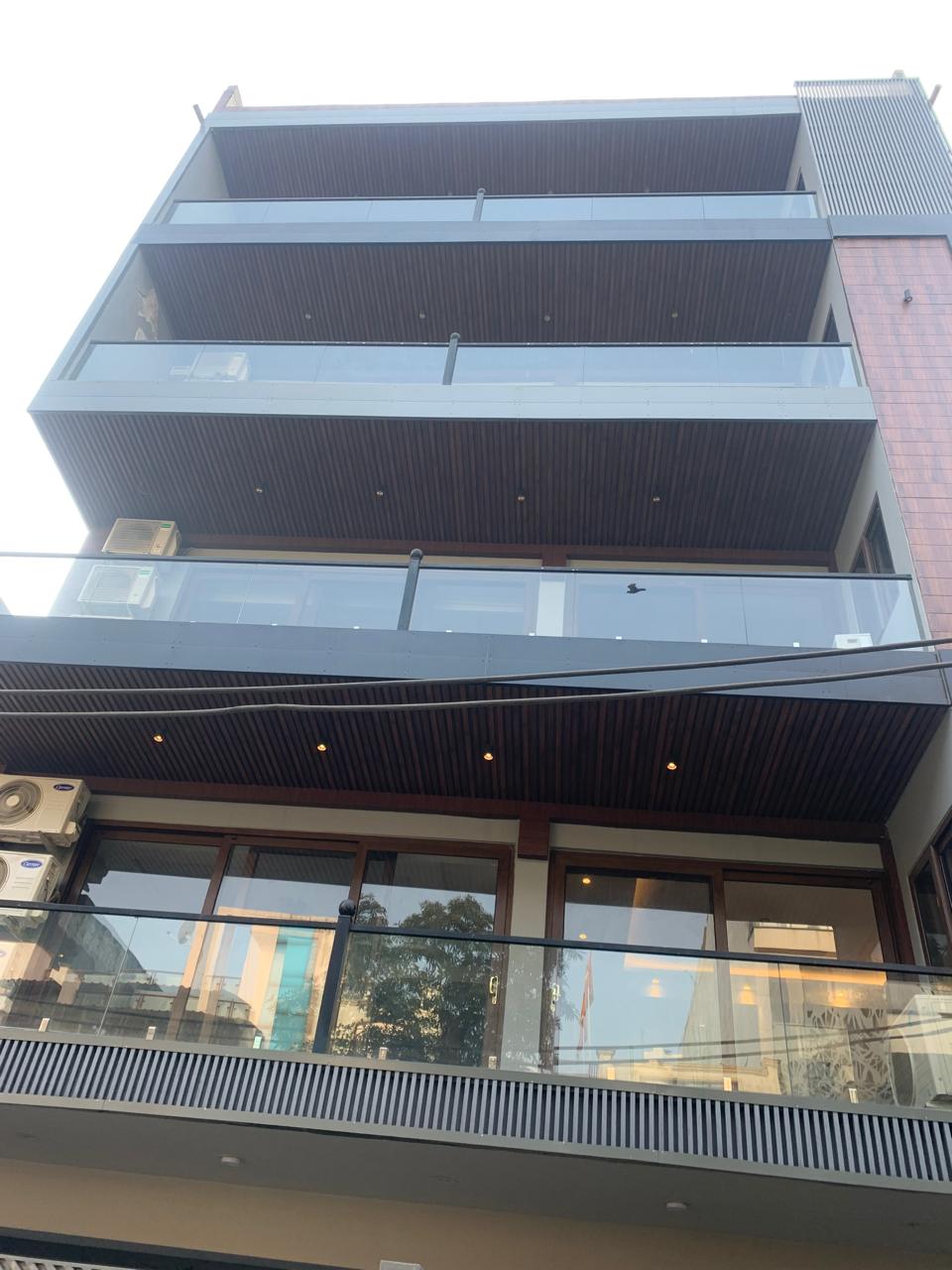 4 BHK + Pooja Room,Servant Room,Study Room,Extra Room Builder Floor For Sale in Sushant Lok 3