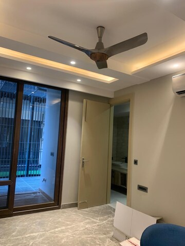 Building Lobby in 4 BHK Builder Floor at Sushant Lok 3, Sector 57 – for Sale