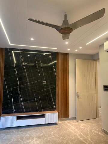 Furnished Amenities in 4 BHK Builder Floor at Sushant Lok 3, Sector 57 – for Sale