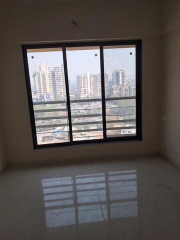 Room in 1 BHK Apartment at Laxmi Tower Bandra East, Bandra East – for Rent