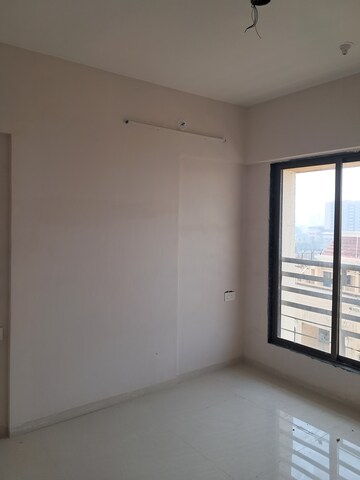 Room in 1 BHK Apartment at Laxmi Tower Bandra East, Bandra East – for Rent