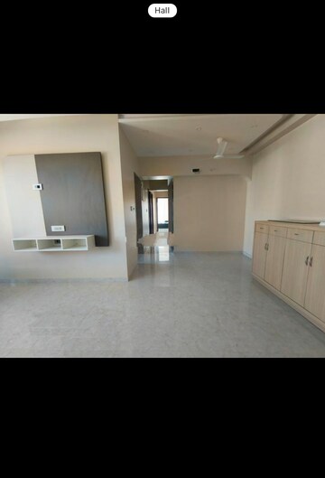 Room in 2 BHK Apartment at Kabra Aurum, Goregaon West – for Rent
