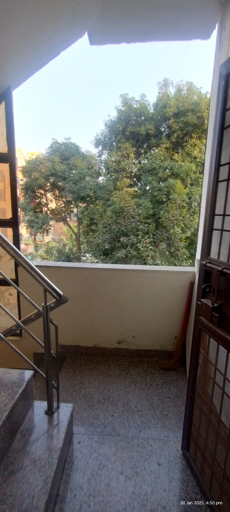 Balcony, dwarka 2 Bedroom 50 Sq.Yd. Builder Floor In Dwarka Delhi 8141325