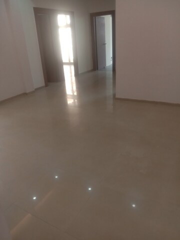 Room in 3 BHK Apartment at Mahagun Mywoods, Sector 16c Greater Noida – for Rent