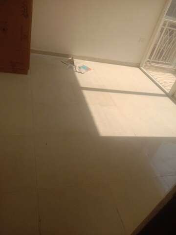 Room in 3 BHK Apartment at Mahagun Mywoods, Sector 16c Greater Noida – for Rent